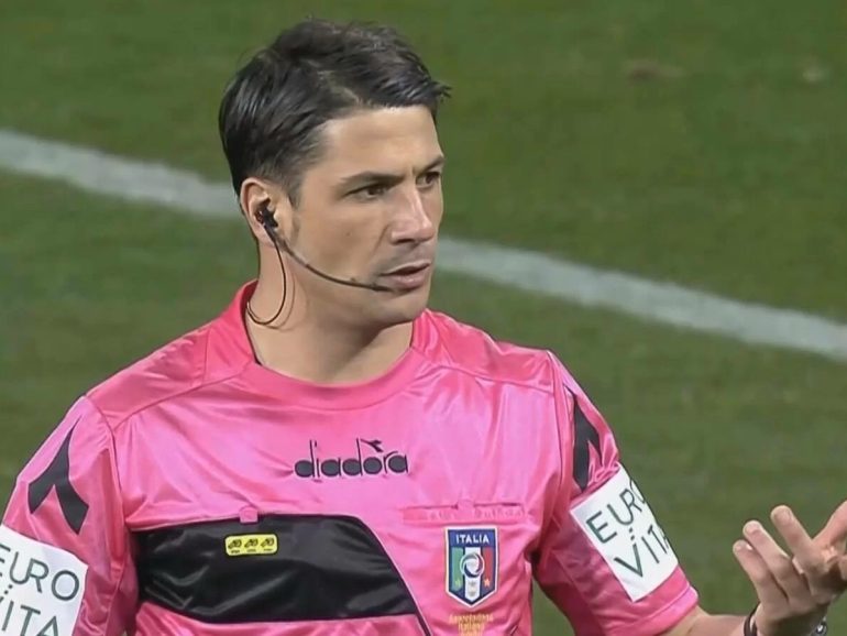 Serie A, le designazioni arbitrali: Manganiello per Lecce-Inter, Chiffi per Atalanta-Napoli