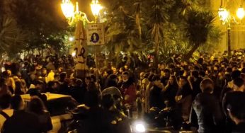 Napoli, allarme rumore a piazza Bellini: il Comune chiude i locali all’una e ferma l’asporto.