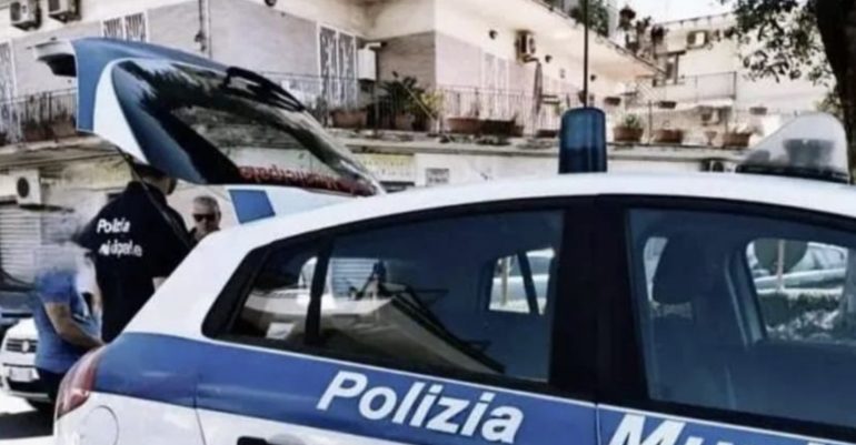 Spreco e sporcizia nella zona dello shopping: multati 12 esercizi commerciali