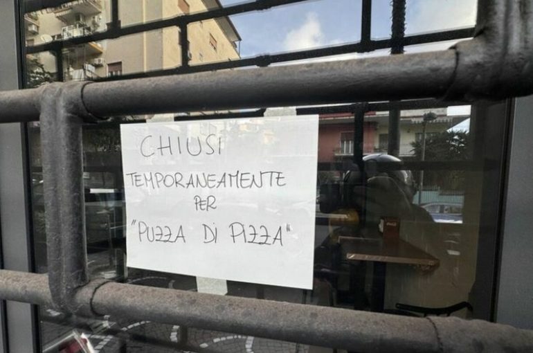 Portici, l'Asl chiude una pizzeria per "Puzza di pizza"