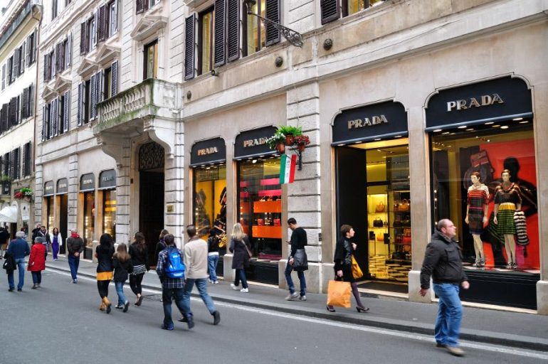 A Roma per lo shopping con banconote false: denunciati 2 napoletani