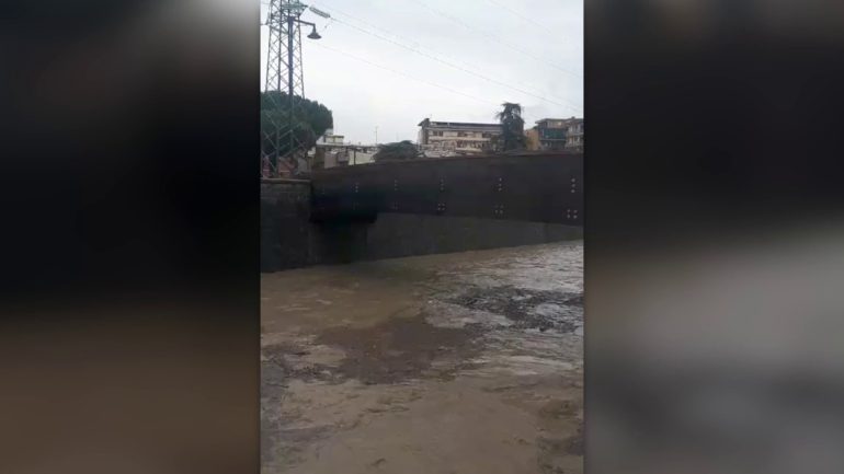 Firenze colpita da bomba d’acqua, le immagini