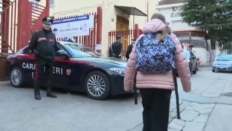 Castellammare, prof arrestata, le mamme: “Ci hanno chiamato camorriste, ora giustizia è fatta”
