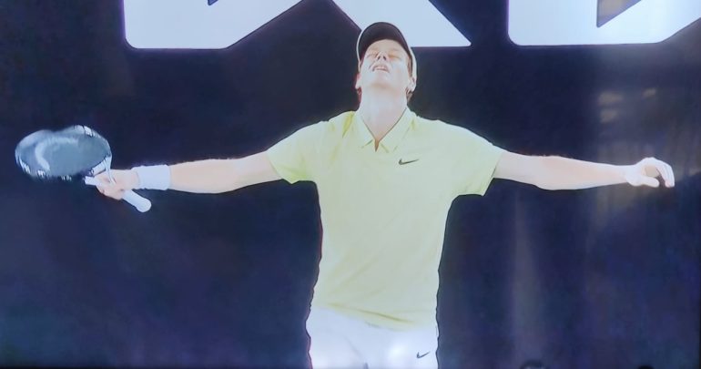 Fenomeno Sinner, demolisce  Zverev in tre set e rivince gli Australian Open