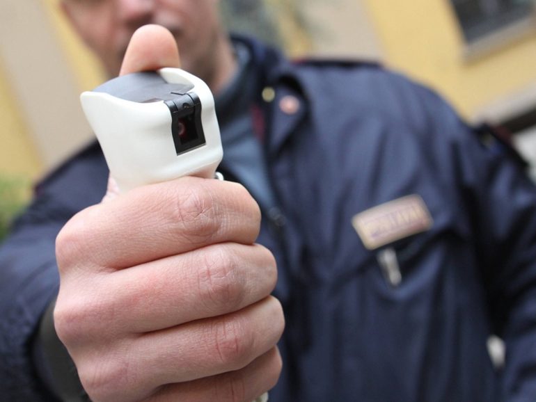 San Prisco, minaccia i genitori e aggredisce i carabinieri: arrestato 42enne