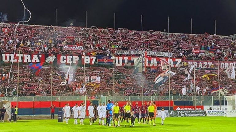 Nuovo sciopero dei calciatori del Taranto: non ricevono stipendio da settembre