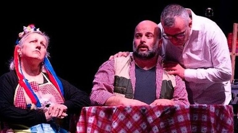 Al Teatro Arbostella risate a crepapelle con il comico testo di Caiazzo: E a mme, me danno a pensione