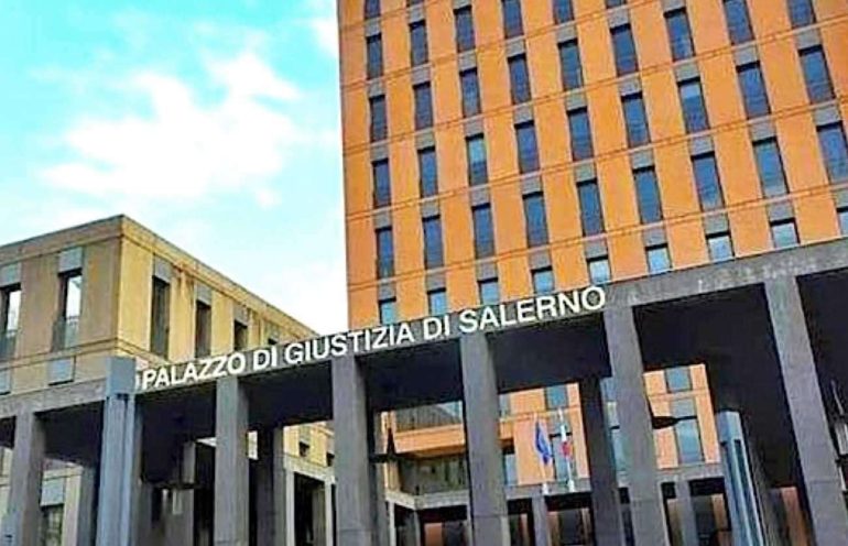 Salerno: 57enne finisce in carcere per aver violato il divieto di avvicinamento all’ex