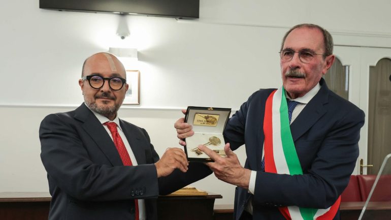 Richiesti danni al sindaco di Pompei per la chiave d’oro a Sangiuliano