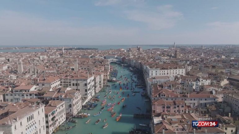 Venezia assediata per Carnevale: previsti ticket anche per i residenti veneti
