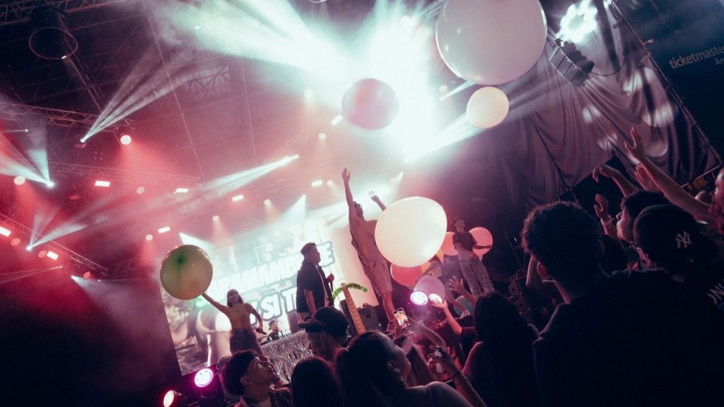 Napoli, nella discoteca di via Nazario Sauro oltre il doppio dei clienti consentiti: scatta la chiusura