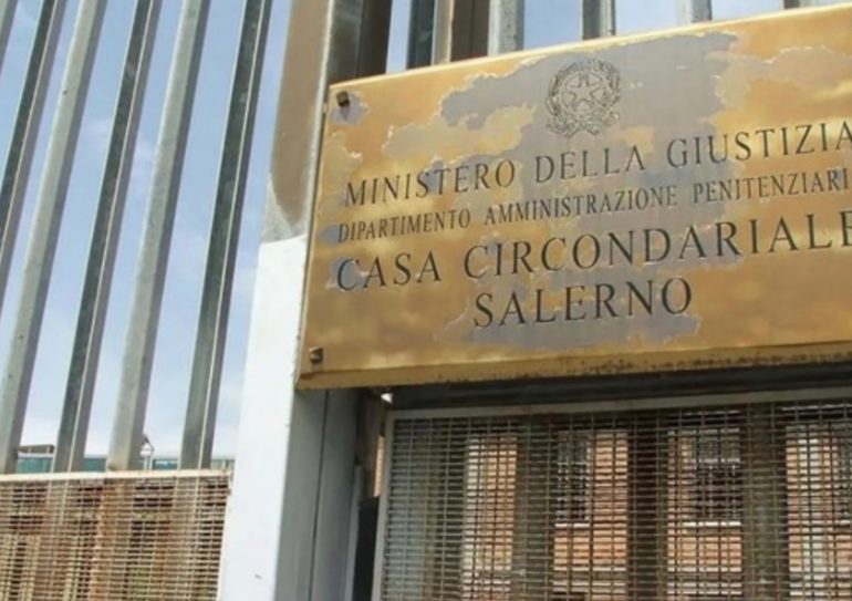 salerno, porta droga in carcere
