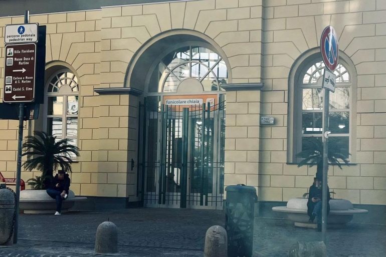 Napoli: Funicolari a singhiozzo, l’odisea quotidiana di lavoratori e turisti