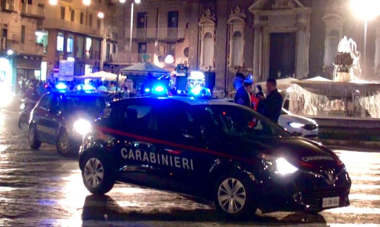 napoli, ruba giubbotto a via toledo