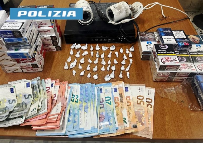 Quartieri Spagnoli, spaccio dalla finestra di casa: arrestato 55enne