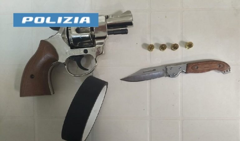 Napoli, tenta rapina in Via Toledo: la commessa urla e lo fa arrestare