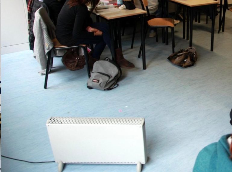 Caserta, riscaldamenti ko alla scuola primaria: bimbi al freddo con le stufette