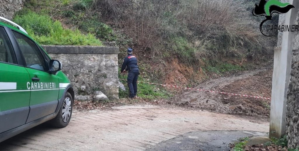 Realizza pista ciclabile abusiva in un bosco a Tramonti: denunciato