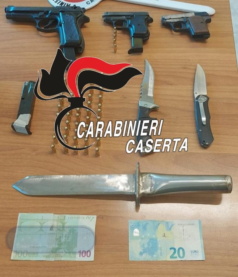 Grazzanise, aveva un arsenale in casa, ma anche banconote false:  arrestato 59enne