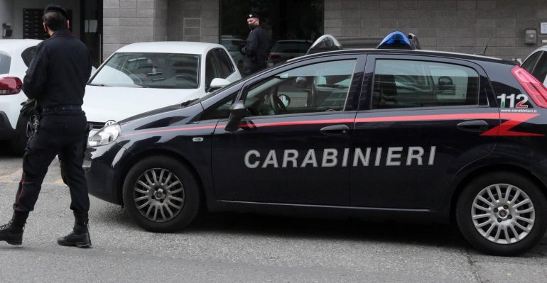 Santa Maria Capua Vetere, tenta il suicidio ingerendo candeggina: salvato dai carabinieri
