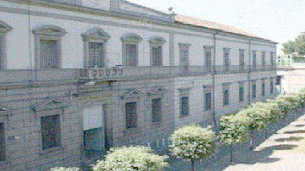 Droga lanciata nel carcere di Aversa: la Polizia penitenziaria scopre 350 grammi di hashish