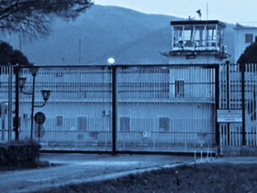 Carinola, maxi sequestro di droga e cellulari in carcere