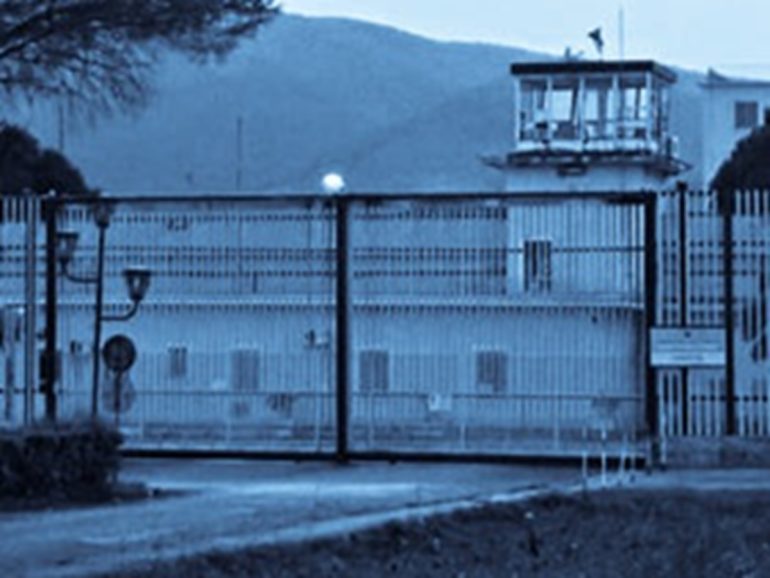 Carinola, maxi sequestro di droga e cellulari in carcere