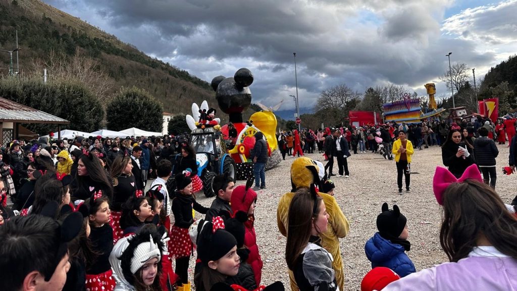 Lo storico Carnevale di Palomonte 2025 celebra il cinema con un omaggio speciale