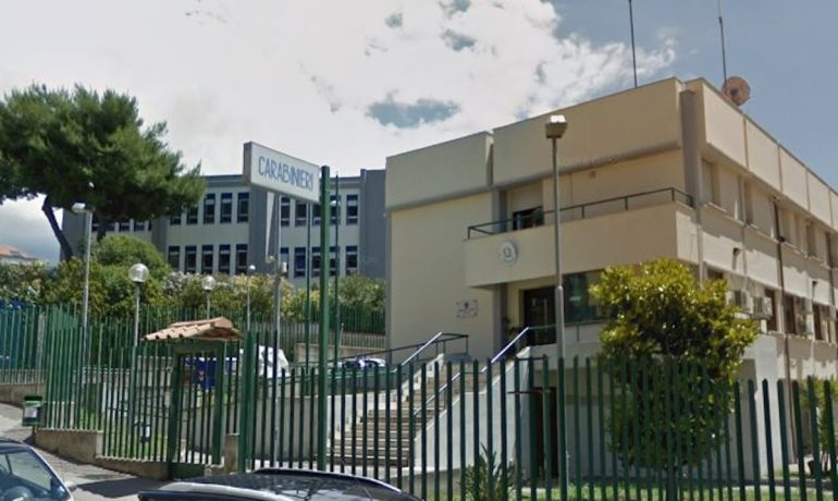 Portici, donna minaccia di incendiare la caserma: arrestata 57enne