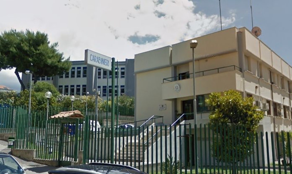 Portici, donna minaccia di incendiare la caserma: arrestata 57enne