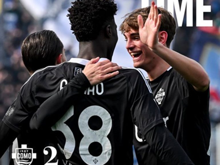 Il Napoli non vince più: ko a Como, quarto stop consecutivo. E l’Inter passa in vetta