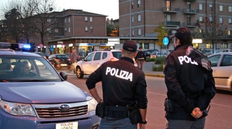 Napoli, la polizia passa al setaccio Barra: nel mirino 170 pregiudicati