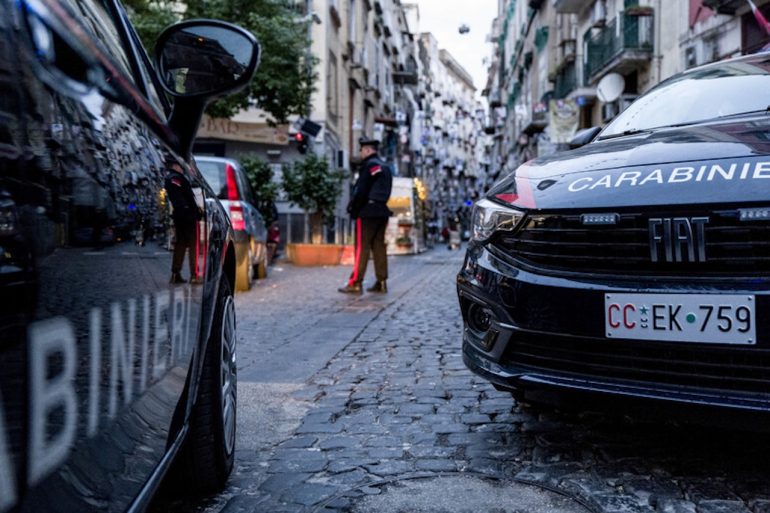 Napoli, protesta al rione Sanità contro un collaboratore scolastico