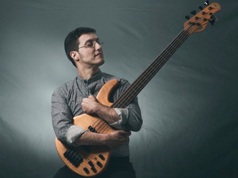 AleLoi releases the new single “Luna Storta” featuring Fabrizio Bosso