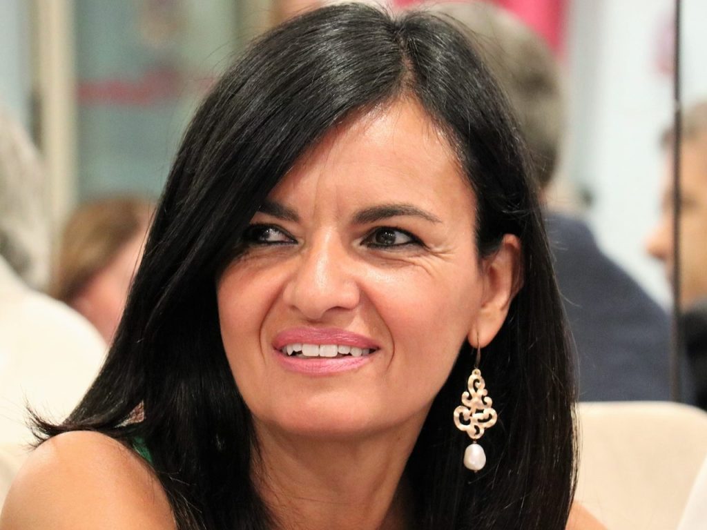 Enza Alfano porta “Nella mia stanza” al Nuovo Teatro Sancarluccio