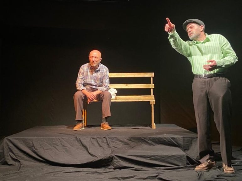 Era Ottobre: la dolcezza di un’amicizia di lunga data in scena al Piccolo Teatro del Giullare