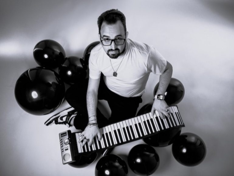 Vincenzo Crimaco, il musicista neoclassico da un miliardo di streaming pubblica un nuovo inedito dal titolo Fallin