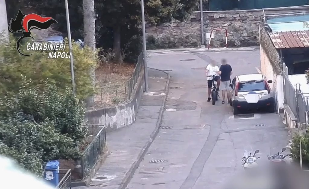 Napoli, smantellato il delivery della droga della zona vesuviana: 10 arresti