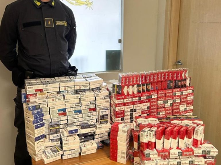 Dieci chili di sigarette di contrabbando sequestrati nel Casertano: arrestato un uomo
