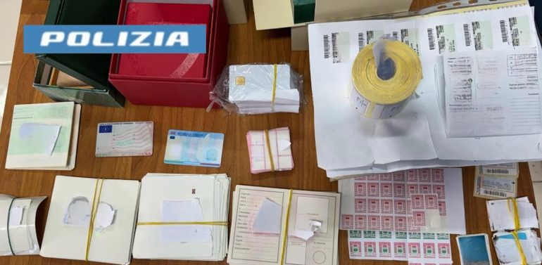 Napoli, scoperta centrale dei documenti falsi al rione Sanità