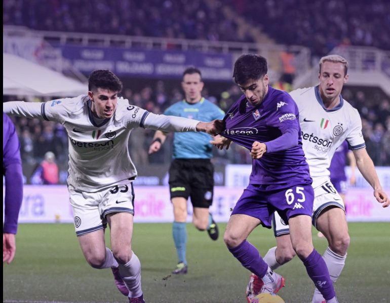 La Fiorentina asfalta l’Inter e il Napoli festeggia