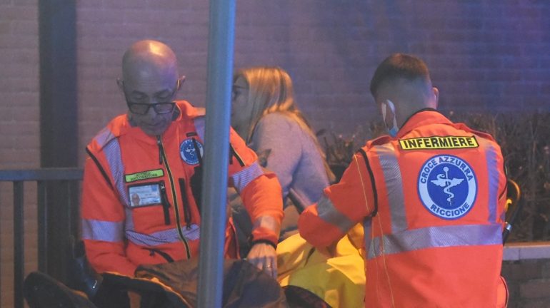 Incendio nella notte a Pomigliano: 16 famiglie evacuate