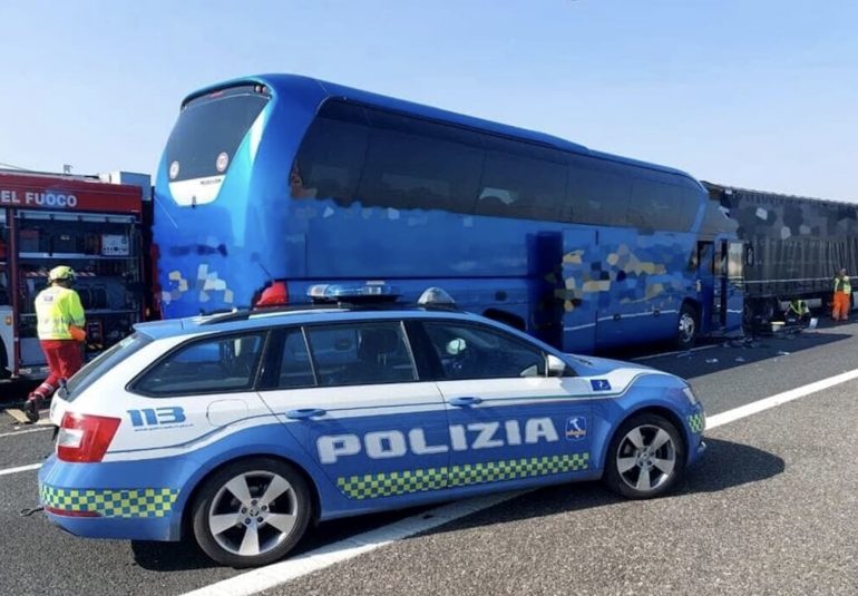 Incidente sull’A1: coinvolto pullman della Primavera del Cesena, squadra illesa