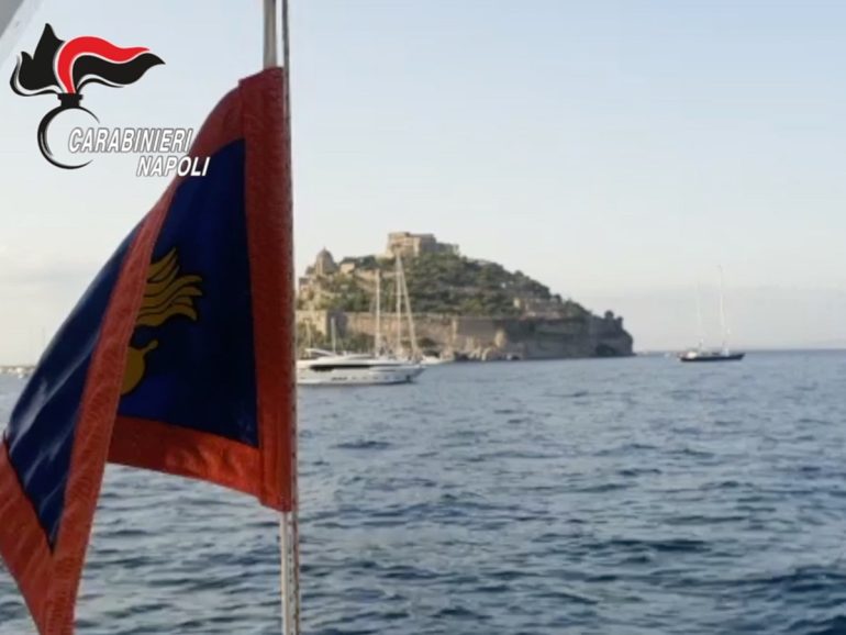 Ischia e Procida: tre ragazzini lanciano sassi dal Belvedere, denunciati