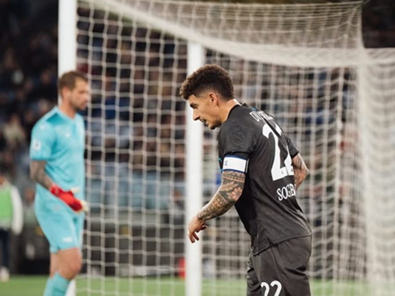 Napoli, che beffa: la Lazio acciuffa il pari all’87’. Ora l’Inter può tentare il sorpasso