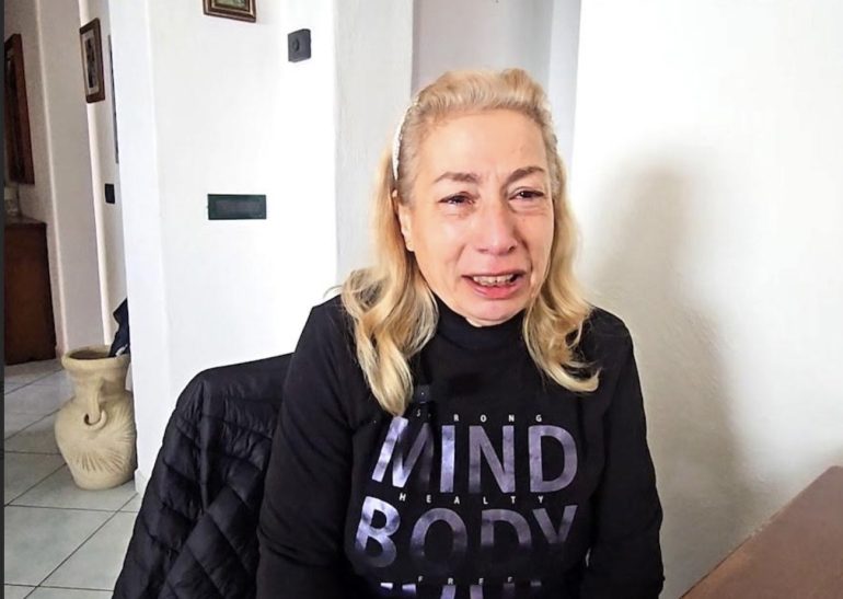 Ischia, le lacrime di Maria Grazia Buono: "Mi sto ammalando per l'abbattimento della nostra casa"