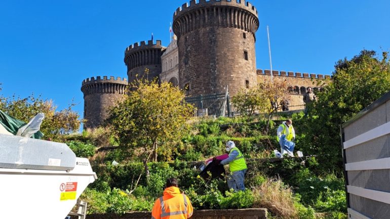 Napoli, iniziato lo smantellamento degli accampamenti al Maschio Angioino