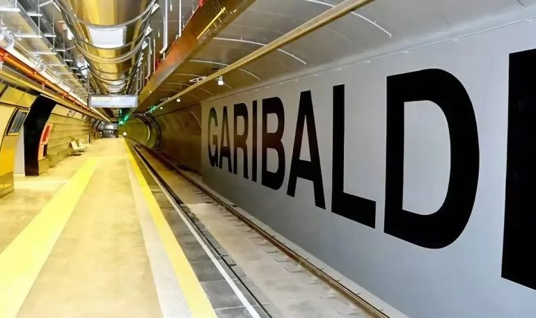 Napoli, cadavere sui binari della metro: aperta un’inchiesta