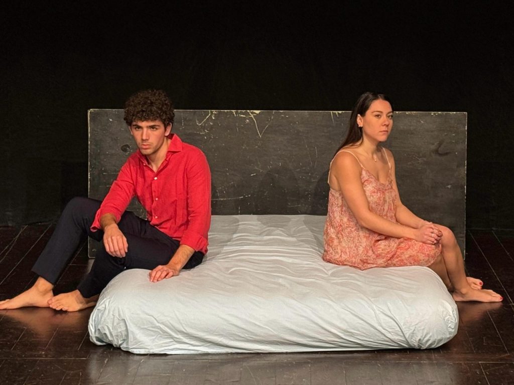 Studio of The Kiss on the Asphalt, Anita Mosca directs the young actors of the Nest