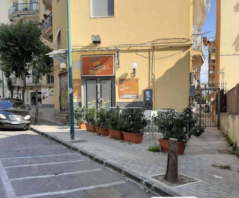 Torre del Greco, ragazza contesa e appuntamento al pub: 18enne arrestato per tentato omicidio